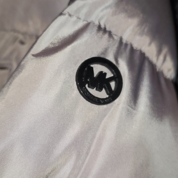 Michael Kors - Picture 2 of 4